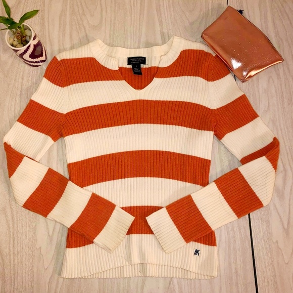 👚 American Eagle fitted long sleeve v-neck - Picture 2 of 4